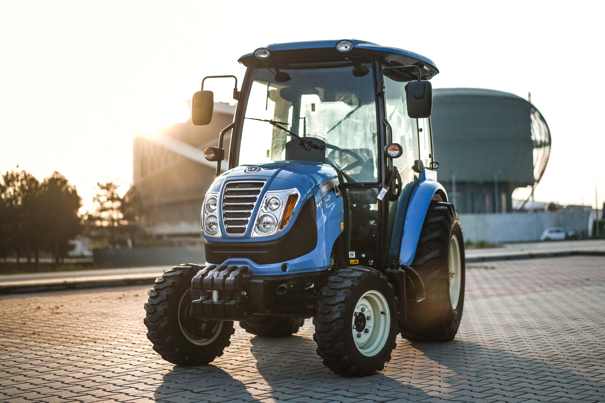 Versatile tractor – what should it be?