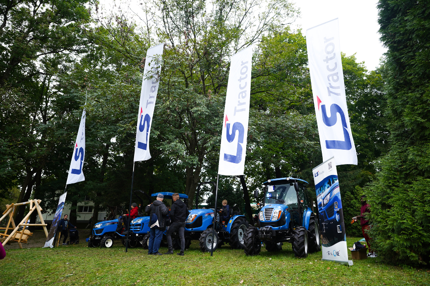 LS machines at the fair EUROPE - agrimotor traction-engine